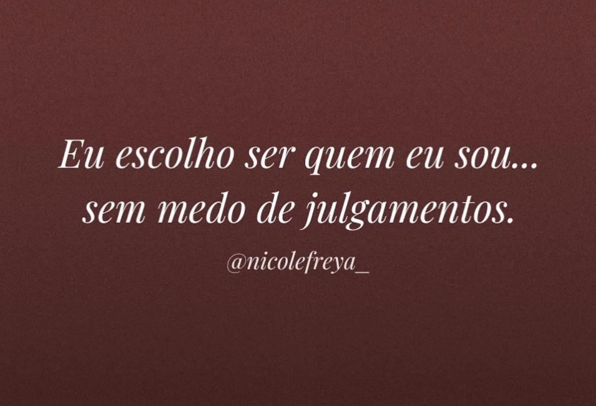 Eu escolho ser quem eu sou… sem medo de julgamentos.
