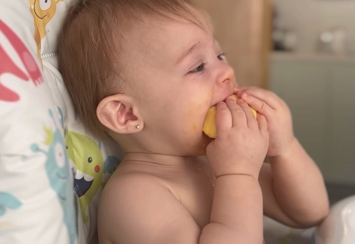 Até pra gostar de laranja a Sophia precisou tentar de novo. E você, já se permitiu algo novo hoje?